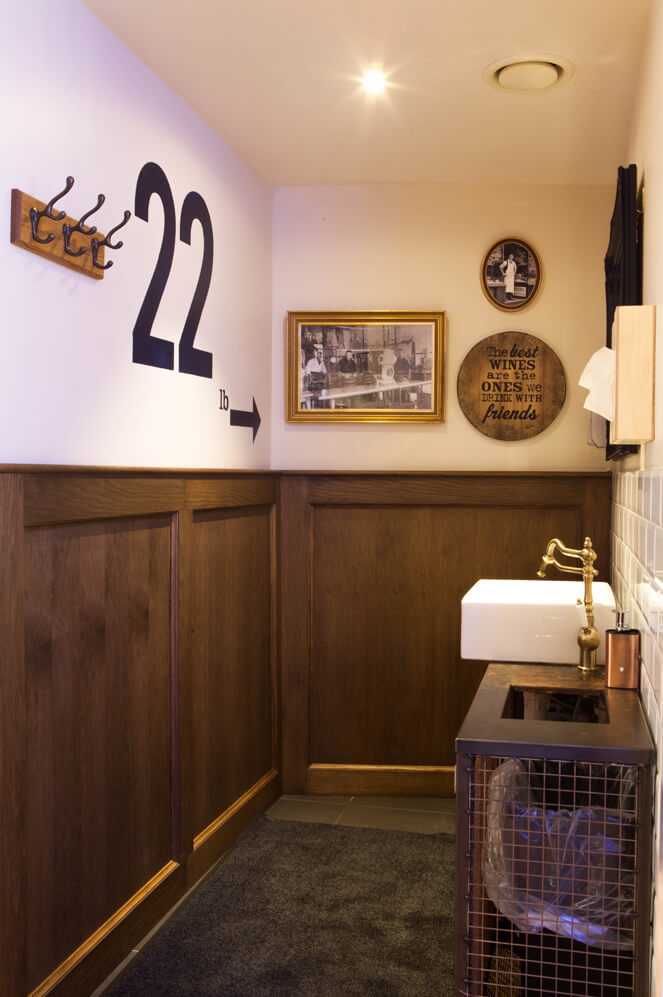 Ribs & Burgers Toilets